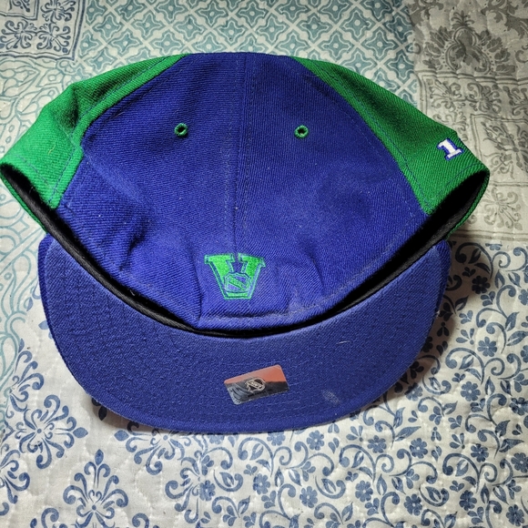 Vancouver Canucks NHL New Era baseball hat size 7 5/8 - Picture 5 of 6